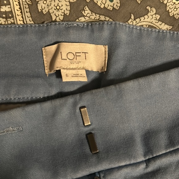 Loft Bermuda roll short size 6. Light blue. 11.5 inch inseam - Picture 2 of 3